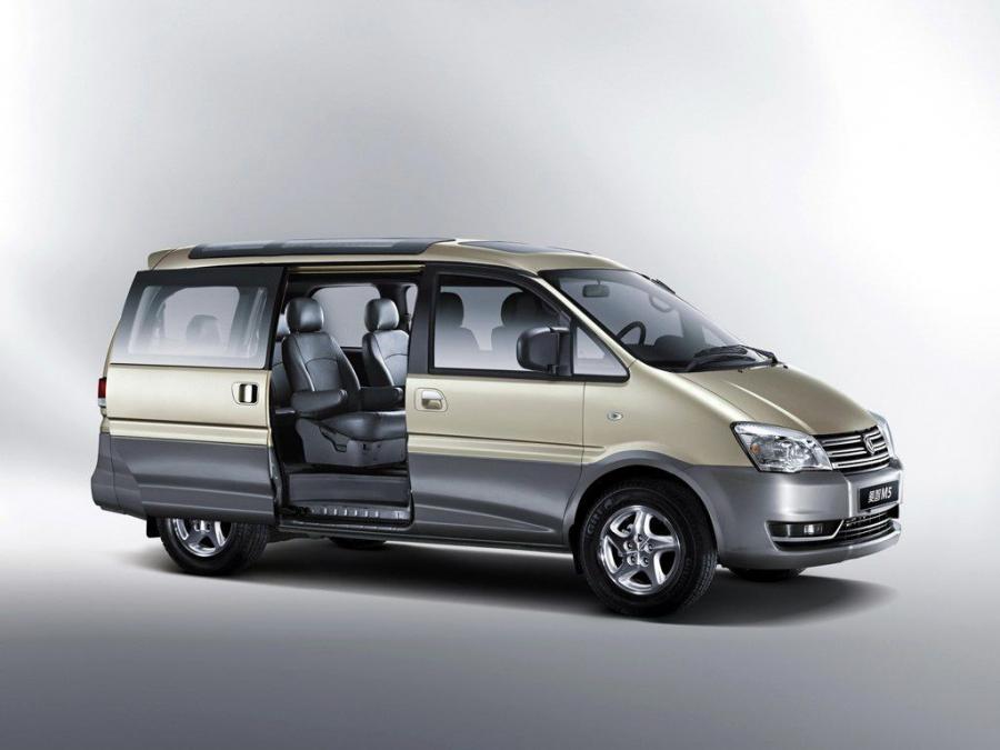  DongFeng Future M5 2012 года  (фото 1 из 5)